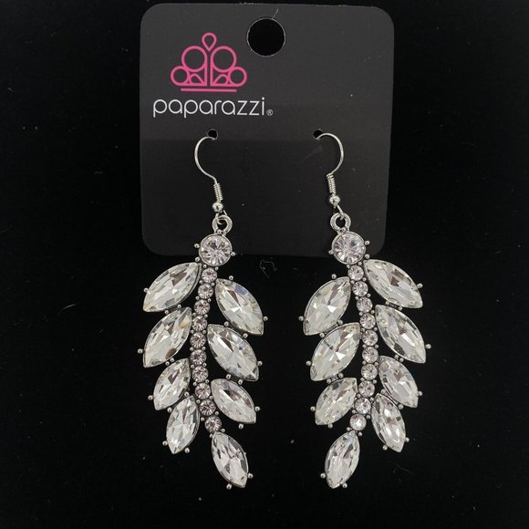 Paparazzi Fashion Jewelry Ice Garden Gala White Hook Earrings - Picture 1 of 3